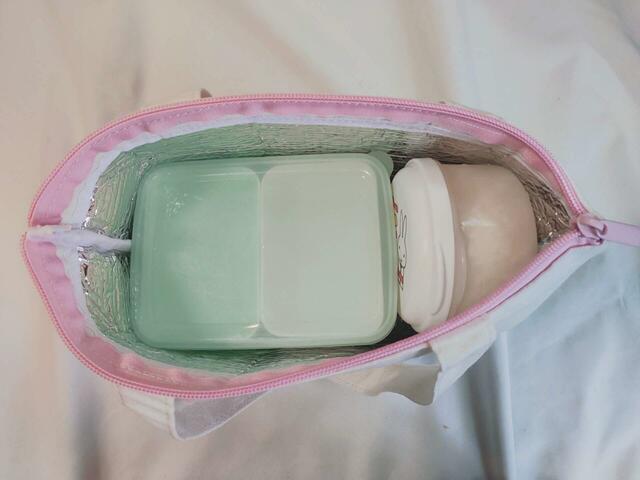 ペットボトルは底部分に入れています