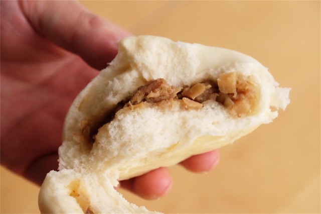 ミニストップ「具だくさん肉まん」。税込み128円。250kcal。