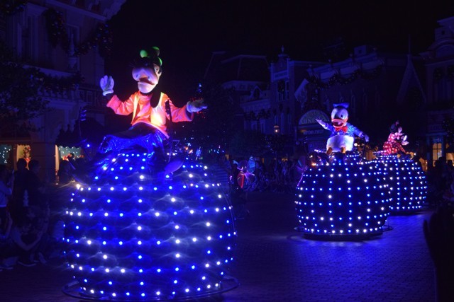 ディズニー・ペイント・ザ・ナイト・パレード｜香港ディズニーランド・リゾート