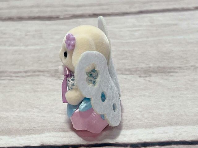 横を向いている姿も愛らしいです♪