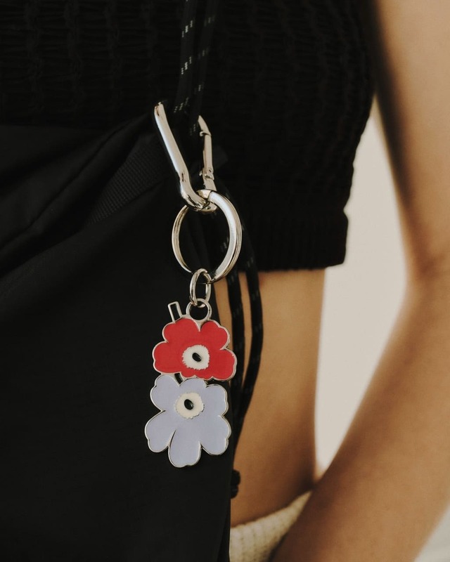 【emmi×マリメッコの国内限定アイテム】「Puhallus Unikko I Key Chain」バッグなどに付けて持ち歩きたいキーチェーン