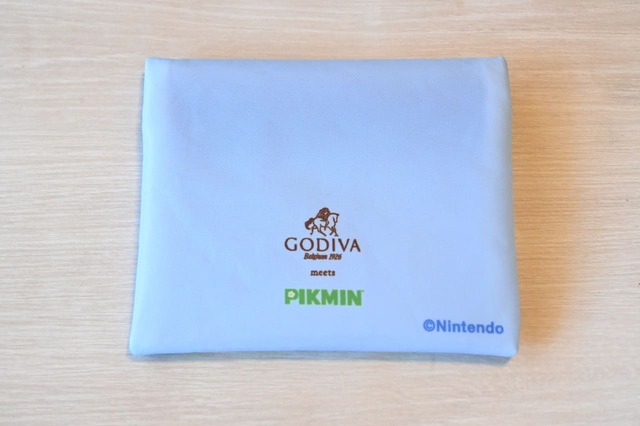 【「ゴディバ meets ピクミン」コレクション】裏面はシンプルにロゴのみ