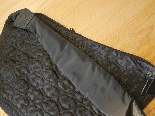 【ベルメゾン　軽量ワッペン付きショルダーバッグ 『スヌーピー』】肩当たりがやさしい、中わた入りのショルダーベルト。軽やかで使いやすいです♪