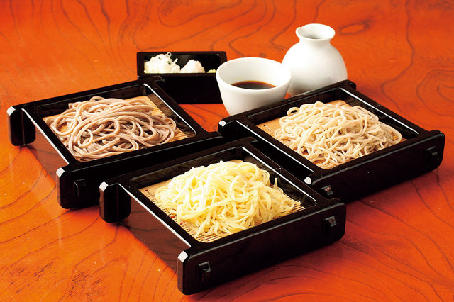 新橋 本陣房  三色もり 1300円