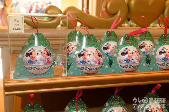 食べ終えたらケースをツリーのオーナメントとして使えるキャラメル（600円）