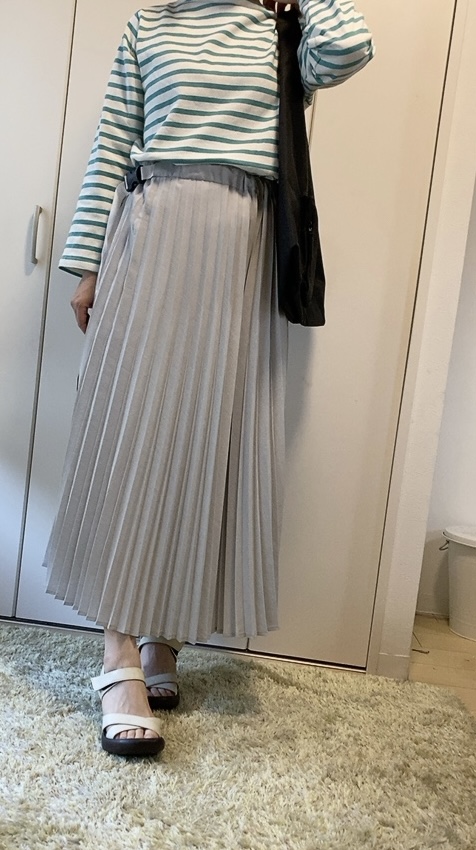 【ワークマン レディースサーバーバスクシャツ】サンダルと合わせて健康的なカジュアルファッションに