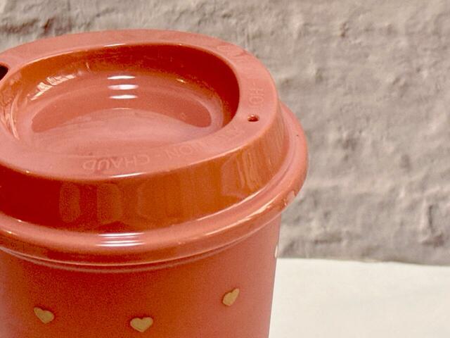 カラーはブラウン。ミルクチョコレートのようなカラーが大人可愛い！