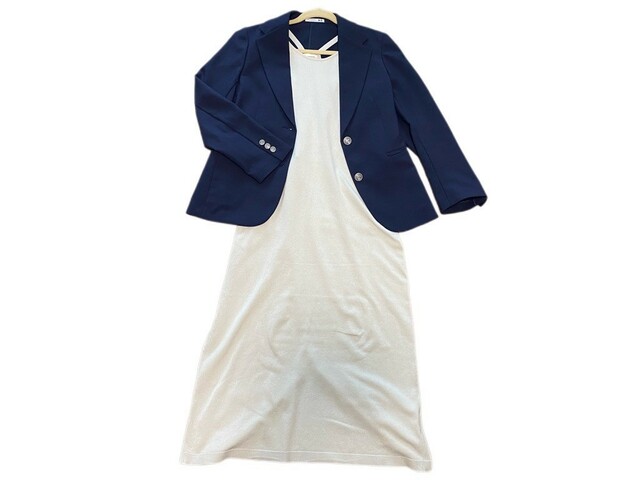 【GU 2ピースニットキャミソールワンピース】ジャケットやカーディガンで肌を見せないコーデで一気にドレッシーに！