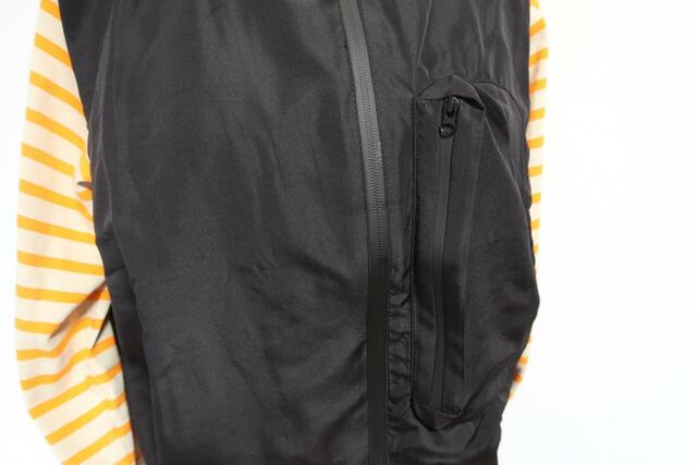 【ワークマン レディースアクティブセットアップ】ベストの胸ポケットにはマチもあります