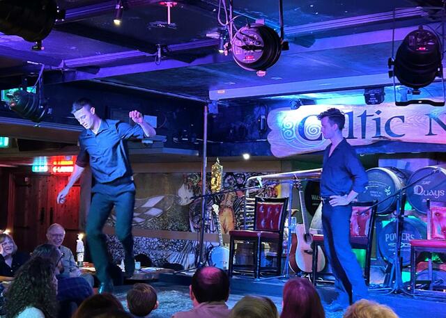 タップダンスの起源とも言われるアイルランドのケルティック・ダンス。長身のイケメンの舞に癒やされる