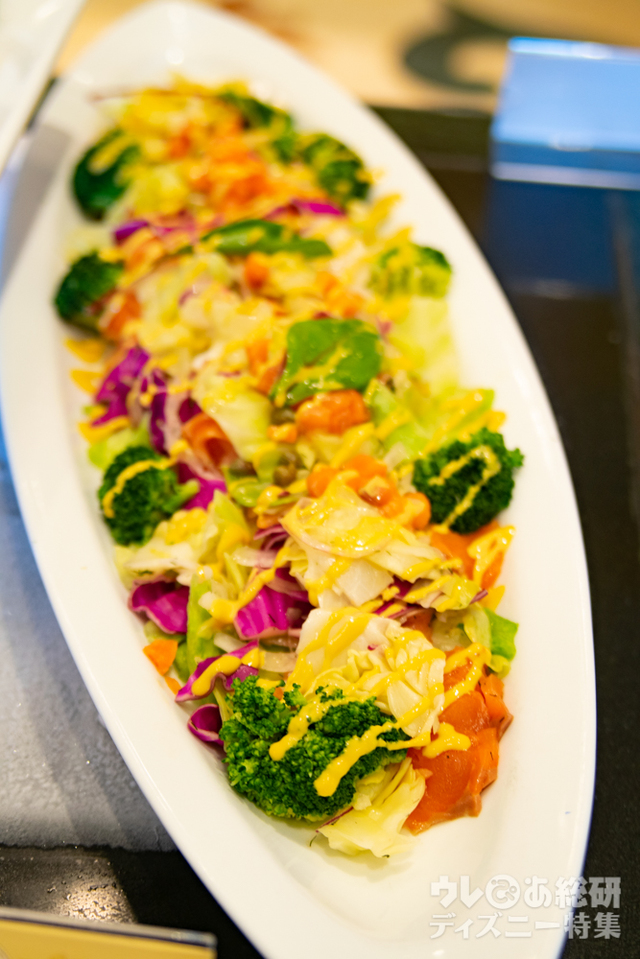 “ディズニー・イースター”ディナーブッフェ｜東京ディズニーランドホテル「シャーウッドガーデン・レストラン」