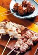 関西「焼き鳥」の名店／炭焼巧房 源（福島）　自家製つくね 1本194円　かっぱなんこつ 1本194円　せせり 1本194円