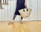 【しまむら 水草かごバッグ】大きめかごバッグの存在感をシンプルな服装が引き立てる