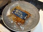【ロピア 煮込みハンバーグ】沸騰したお湯にそのまま入れて16分ほど!