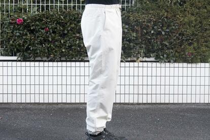 MUJI WALKERの「撥水ナイロンパンツ」は軽い履き心地と、ジムや旅行用