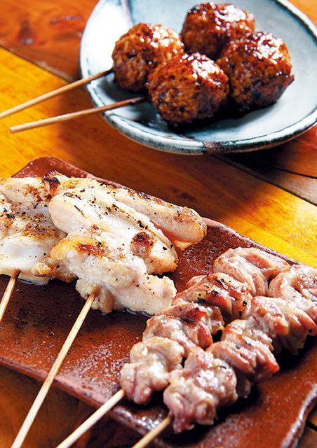 関西「焼き鳥」の名店／炭焼巧房 源（福島）　自家製つくね 1本194円　かっぱなんこつ 1本194円　せせり 1本194円
