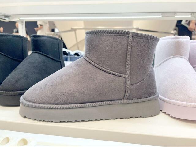 【ワークマン ムートン風ブーツノベル】撥水加工まで施されているので、冬の心強い味方になりそう！