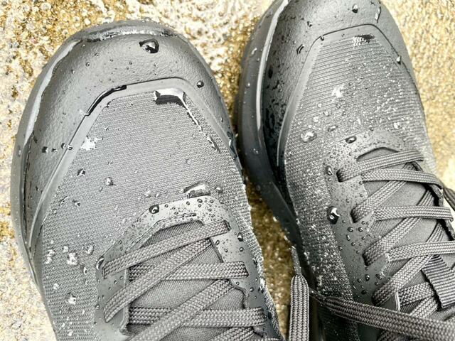 【ワークマン アクティブハイクハーディ】耐久撥水加工もされており、小雨程度ならしっかり水を弾きます