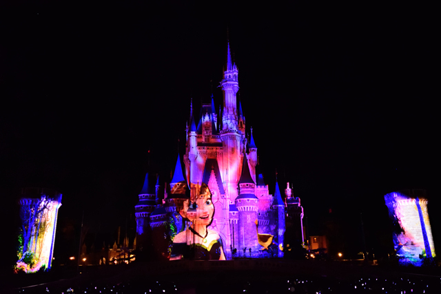 東京ディズニーランド「ワンス・アポン・ア・タイム～スペシャルウィンターエディション～」映画『アナと雪の女王』シーン全公開! ©Disney 17