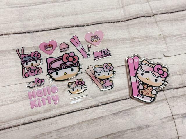 sweet限定の描き下ろし!雪焼けキティちゃんのスマホグリップとぷっくりシールのセット