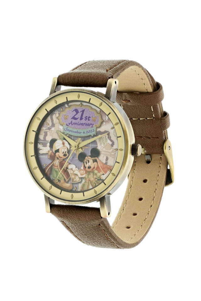 ウォッチ 8,900円｜ケースサイズ：横約34.0mm、文字板サイズ：直径約26.0mm、バンド幅:約16.0mm｜東京ディズニーシー開園21周年をお祝いするグッズ｜発売日：2022年9月4日（日）｜販売店舗：エンポーリオ
