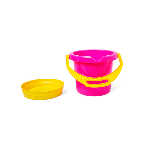 さとうきびから作られたバケツ