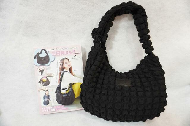 カバーバールはモデルのミチさん