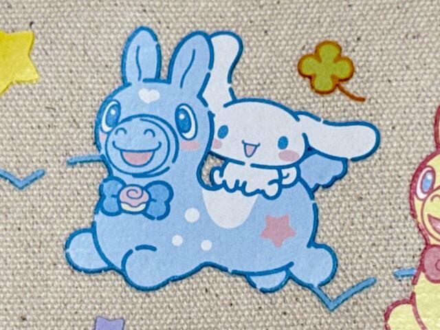 シナモンの乗ったロディは、首元のリボンにシナモンロールが。かわいすぎる〜!