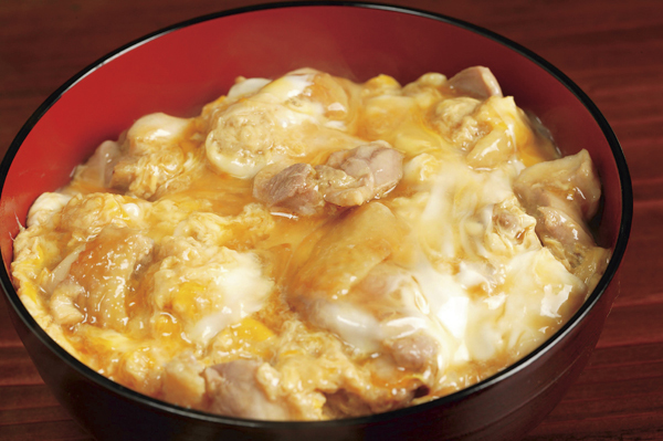 秋田県「秋田比内や」比内地鶏親子丼（1人前）1,080円