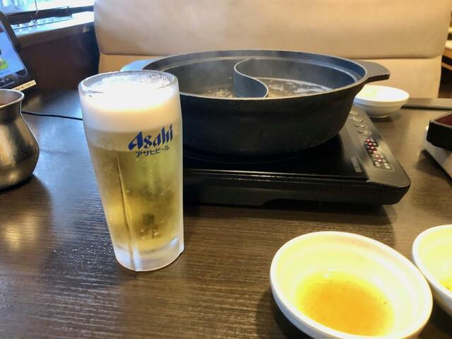 【しゃぶ葉　しゃぶしゃぶ・寿司食べ放題　牛2種&豚コース】こぼさないようにテーブルに持って行って美味しくいただきましょう