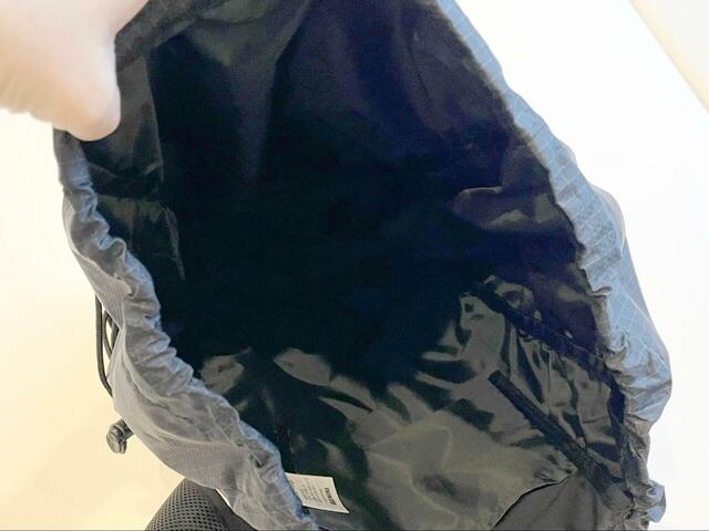 【無印良品 撥水リップストップリュックサック】メイン開口部はガバッと開くので、大きめの荷物もまとめて入れやすいです◎