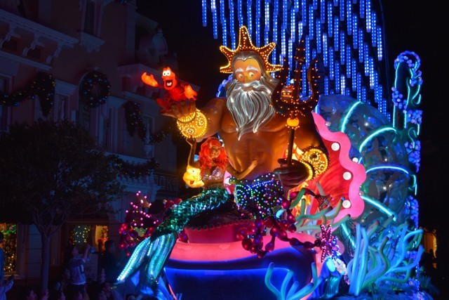 ディズニー・ペイント・ザ・ナイト・パレード｜香港ディズニーランド・リゾート