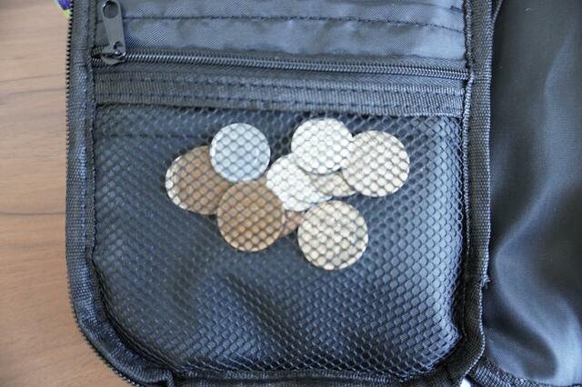 メッシュポケットで中身が見やすい