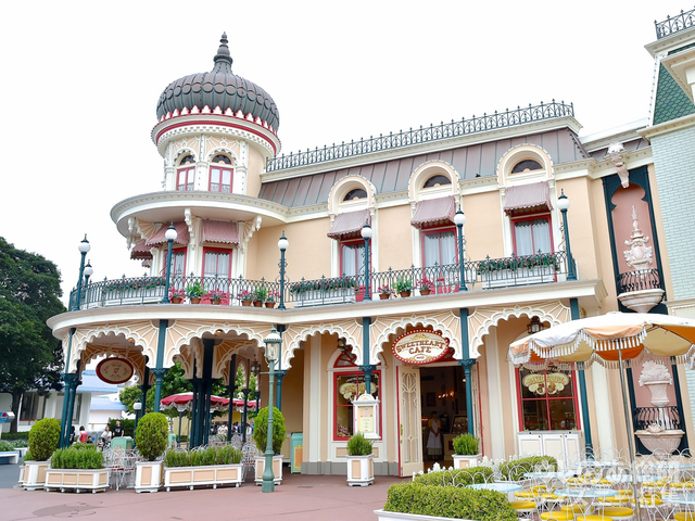 東京ディズニーランドの「スウィートハート・カフェ」
