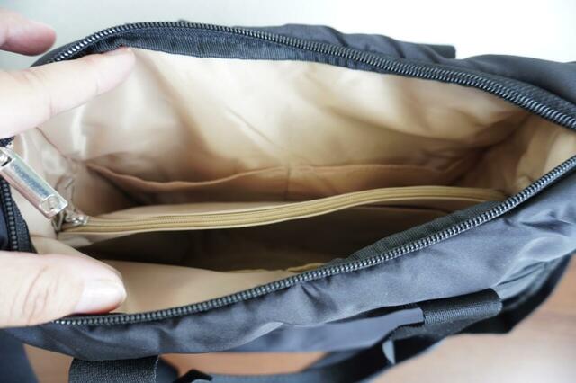 ベージュの裏地で中が見やすい