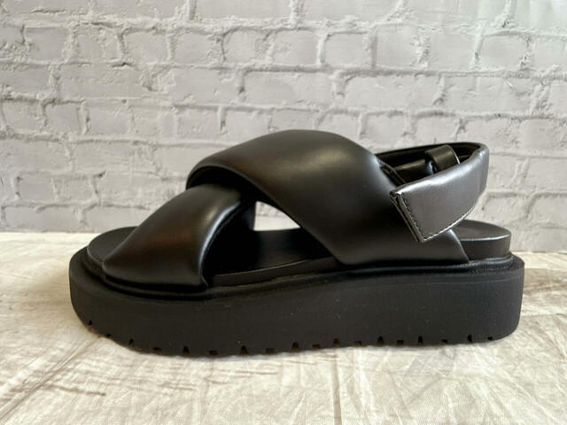 ボリューム感のあるデザインですが、重さは軽量！