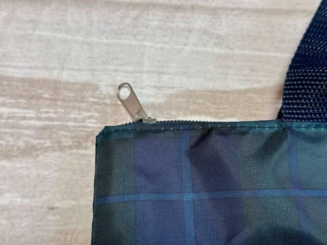 簡易保冷スペースにはファスナー付き