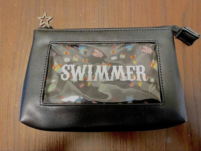 「SWIMMER（スイマー）／クリアポーチ総柄1650円（税込）」