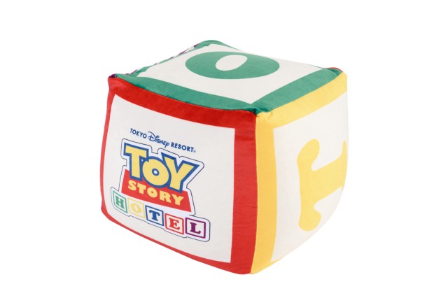 クッション 11,000円|サイズ:直径約48cm|販売店舗:東京ディズニーリゾート・トイ・ストーリーホテル内ディズニーショップ「ギフト・プラネット」