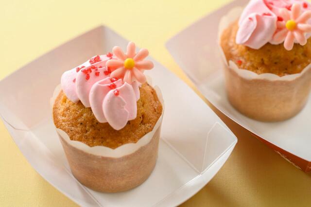 紅茶のマフィン 550円｜東京ディズニーシー「ダッフィー＆フレンズのカム・ファインド・スプリング！」スーベニア付きメニュー｜発売日：2024年4月1日（月）