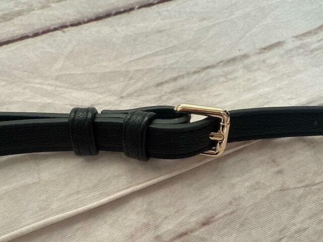 ベルトで長さが調整できる仕様です