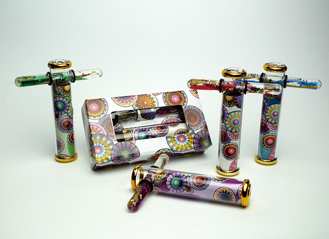 万華鏡専門店 カレイドスコープ昔館／カレイドキキ ワンドスコープ（全4色、各3240円）