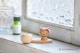 【ハローキティ「アロマスタンド（レッド）」2,530円】アロマを入れる部分がりんごの形に！