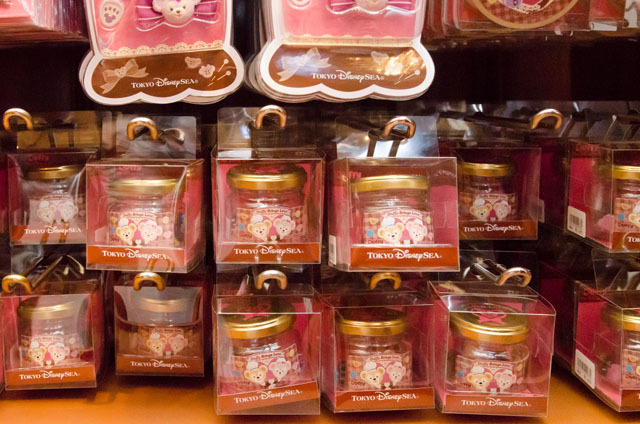 東京ディズニーシー「スウィート・ダッフィー」（2015年）スペシャルグッズ ©Disney