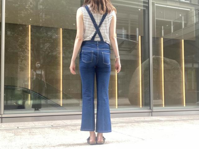 【しまむら　Cデニムレアオーバーオール】肩ひもがクロスしたバックデザインもおしゃれ