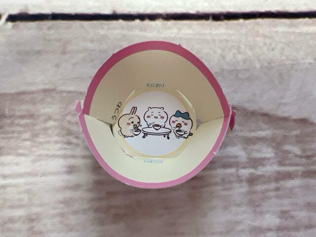 器を組み立てました。底にちいかわたちのイラスト入り♪