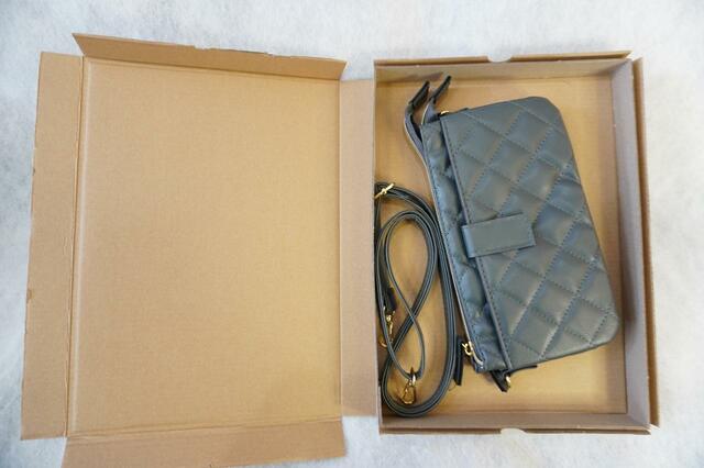 【UNTITLED（アンタイトル）3層スマホショルダーBOOK】開封してみると……