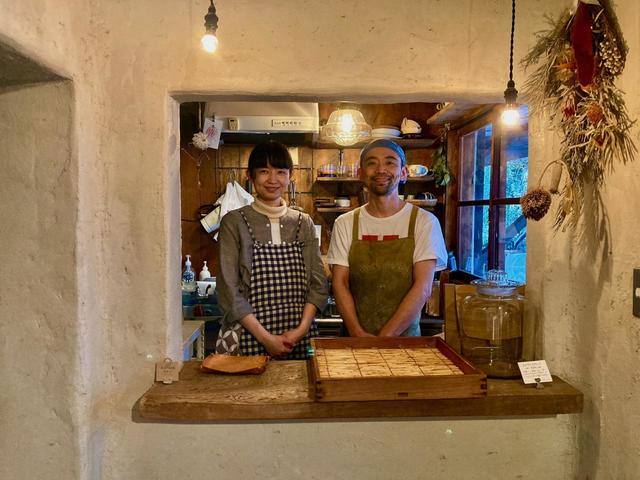 奥様でレジ担当の千葉智江と塩見さん