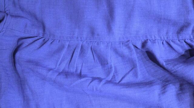 【ワークマン リネンライクベルスリーブブラウス】肩や腕、背中などにギャザーで表情がつき、コンプレックスのある部分が悪目立ちしません