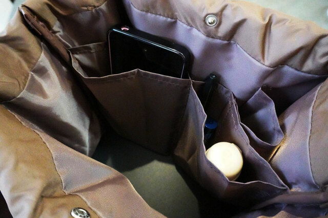 仕切り自体がポケットになっている